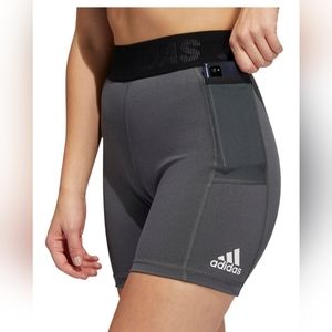 ADIDAS Shorts (L)